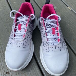 Ladies golf shoes